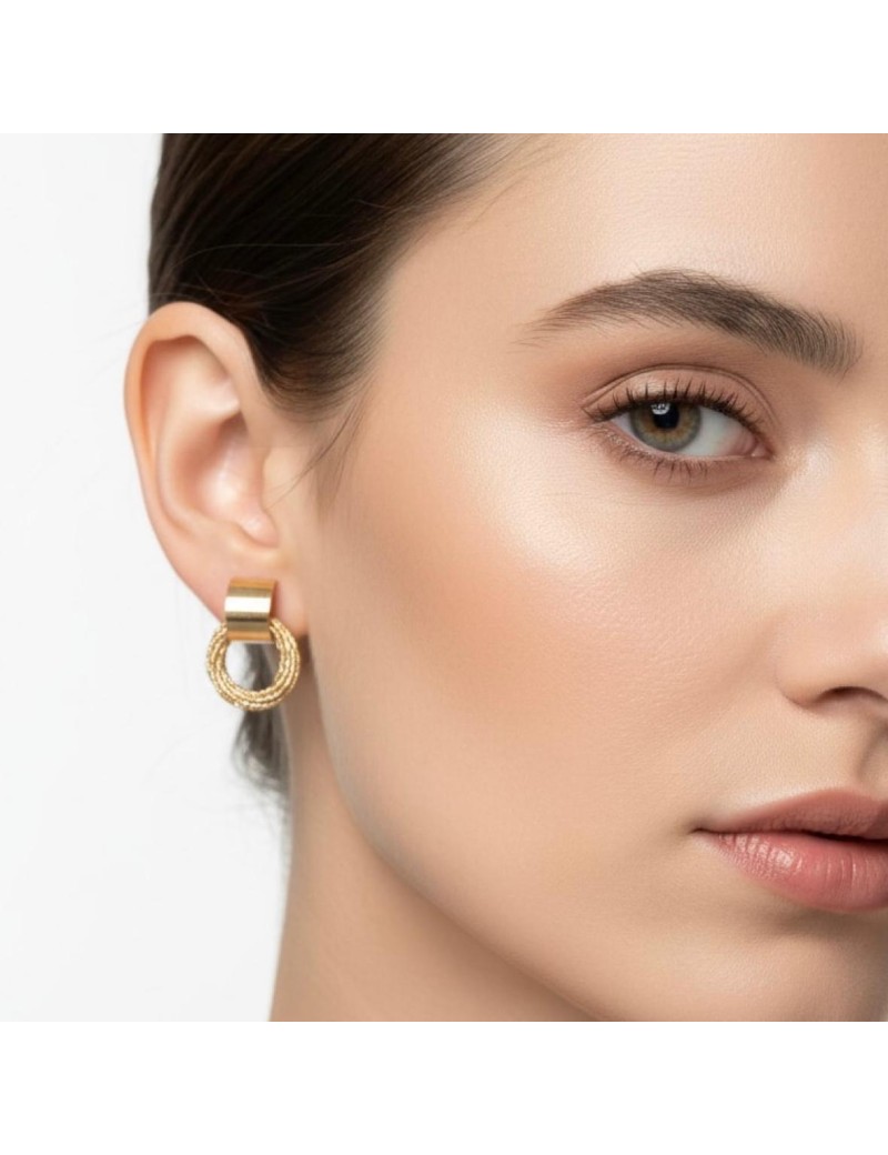 Orecchini a Lobo con Cerchio Intrecciato