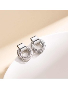 Orecchini a Lobo con Cerchio Intrecciato